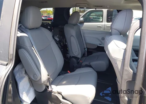 2025 Toyota Sienna Xle z USA, uszkodzony, nr VIN 5TDYRKEC2SS239038